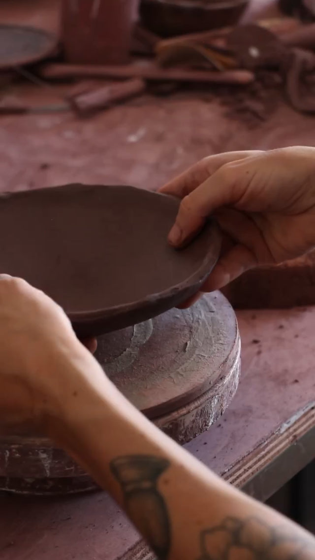 vaisselle en grès artisanale entièrement fabriquée à la main