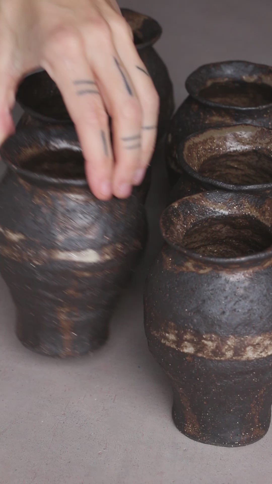 petits vases en céramique artisanale