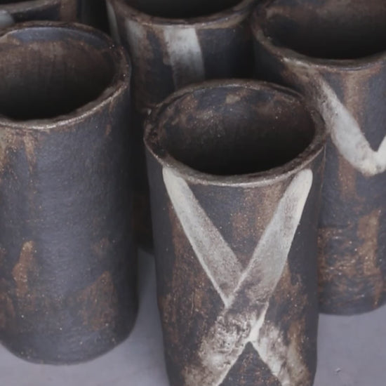 vase artisanal noir en céramique